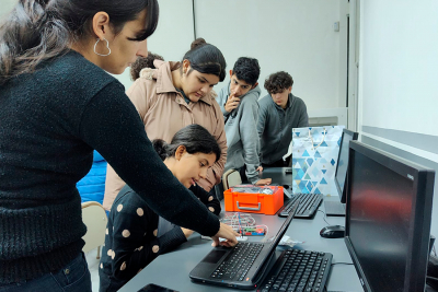 La UNIPE llev&oacute; adelante el Primer Desaf&iacute;o de Rob&oacute;tica para estudiantes de escuelas t&eacute;cnicas de Pilar