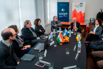 Visita del embajador de la Rep&uacute;blica India