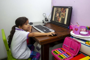 "Tenemos la oportunidad de pensar un gran sistema de educaci&oacute;n p&uacute;blica on line accesible"
