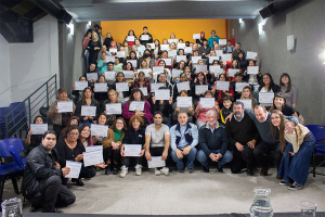 Entrega de certificados de aprobaci&oacute;n del curso &ldquo;Infancia y Comunidad&rdquo;